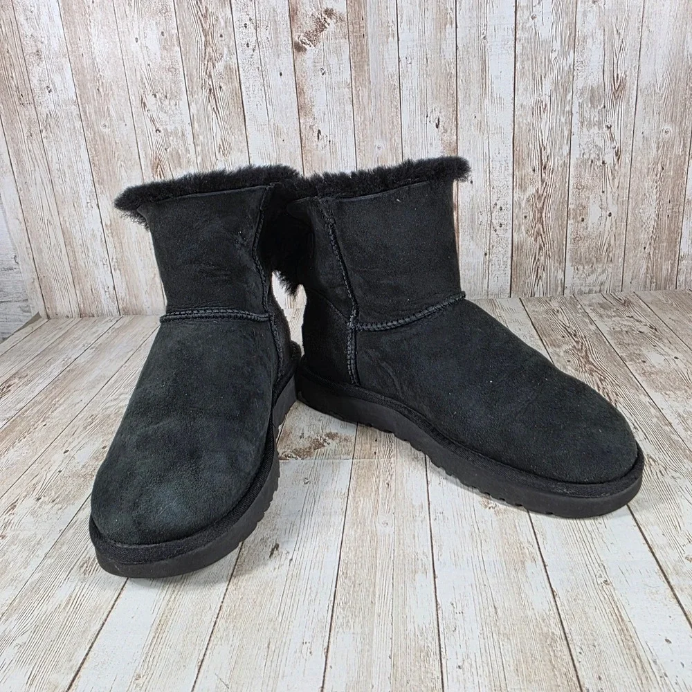 UGG Mini Bailey Bow II Black Suede‎ Sheepskin Boots Women's Size 8